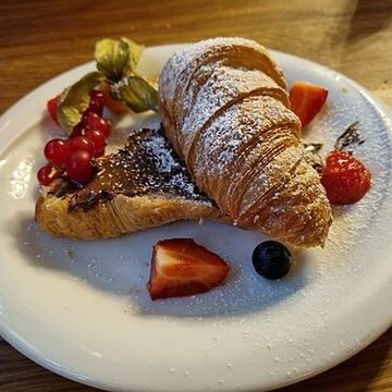ครัวซองต์, James Boulangerie